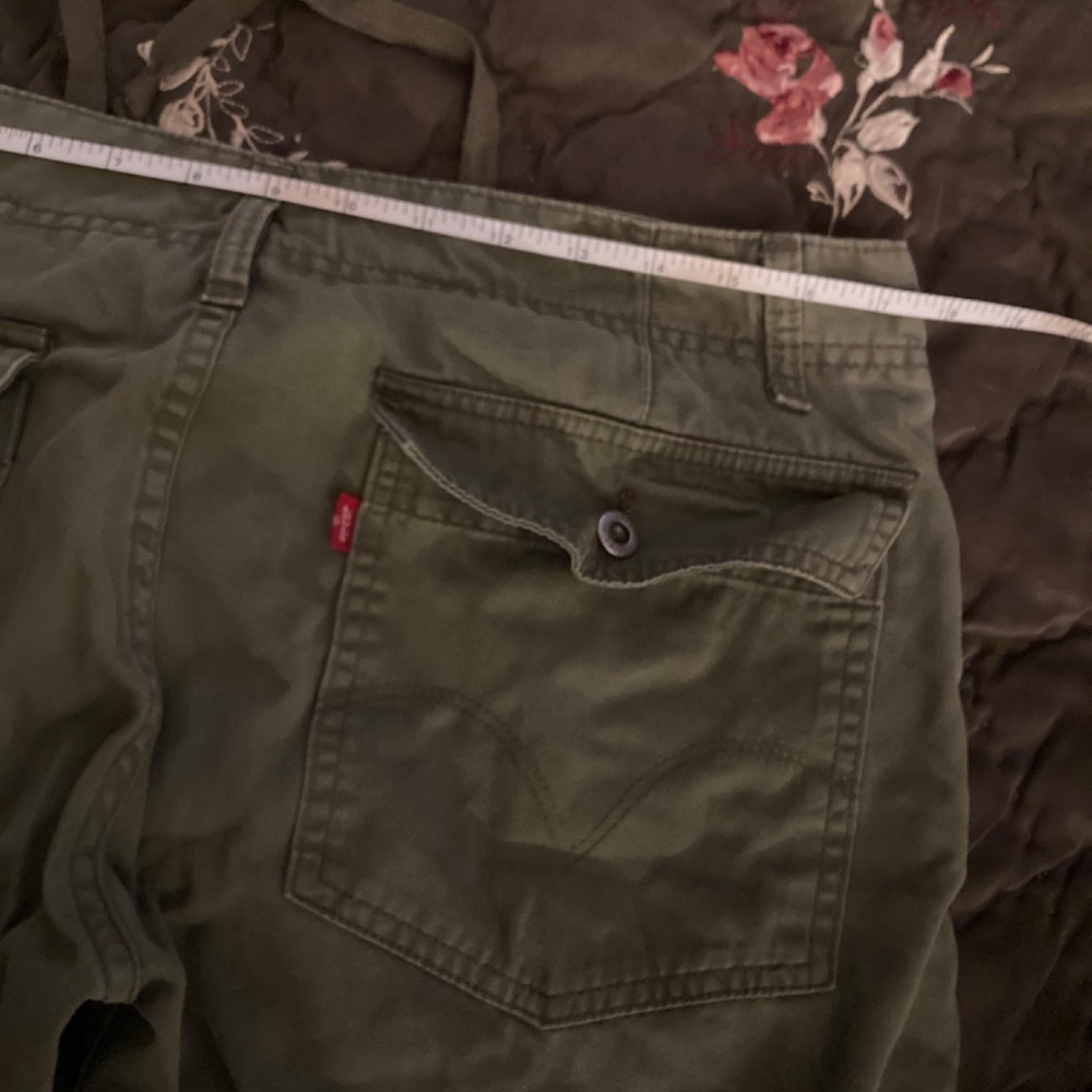 Levis  army, green, cargo capris - Picture 8 of 8